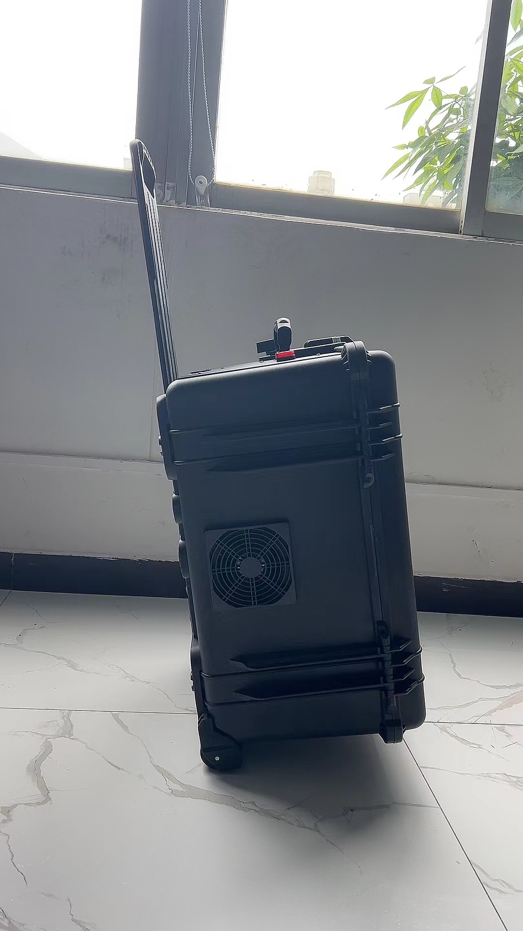 富裕手拉箱型移动通信干扰器